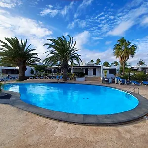 bungalow-playa-bastian-piscina-climatizada-wifi-playa-1-min.in-canary-islands.com/